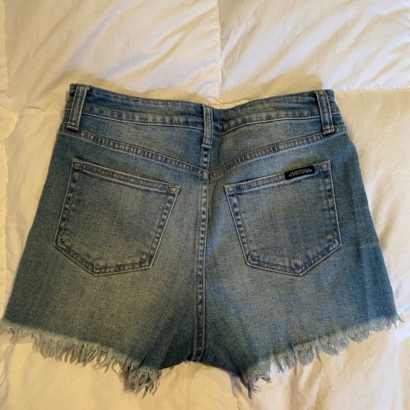 High-Waisted Distressed Medium Wash Jean Shorts - Picture 5 of 5